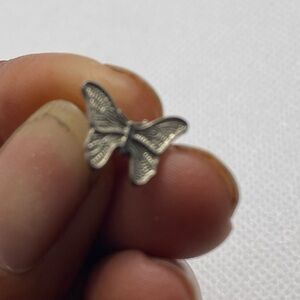 Tiny Vintage Antique Butterfly Pin
Preowned in excellent condition